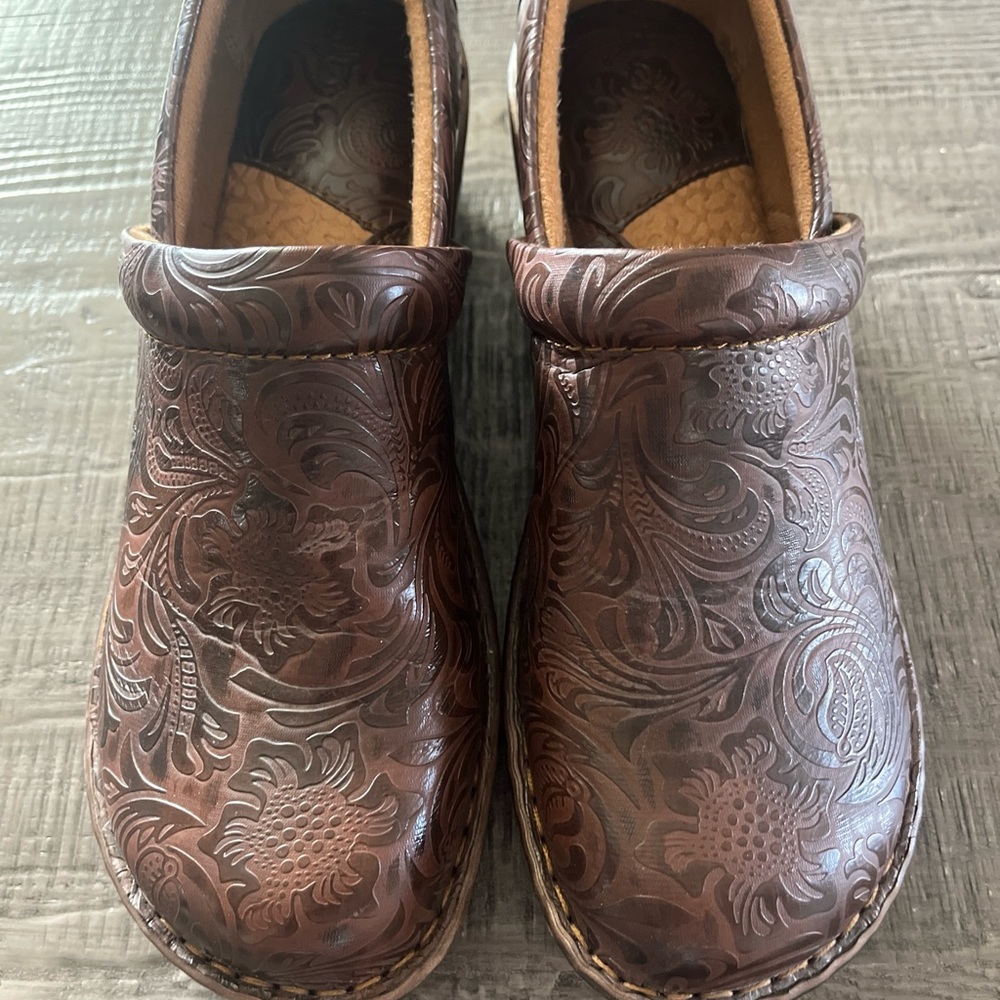 BOC Born Concept Peggy Women Clogs Tooled Embossed